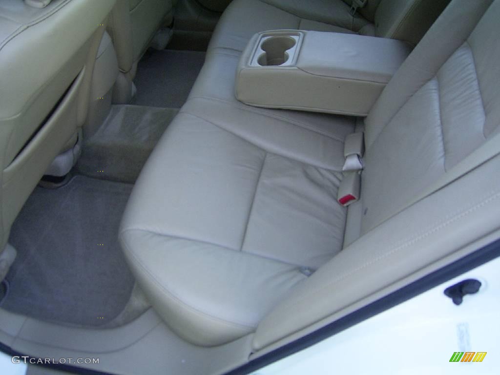 2007 Accord EX-L V6 Sedan - Taffeta White / Ivory photo #12