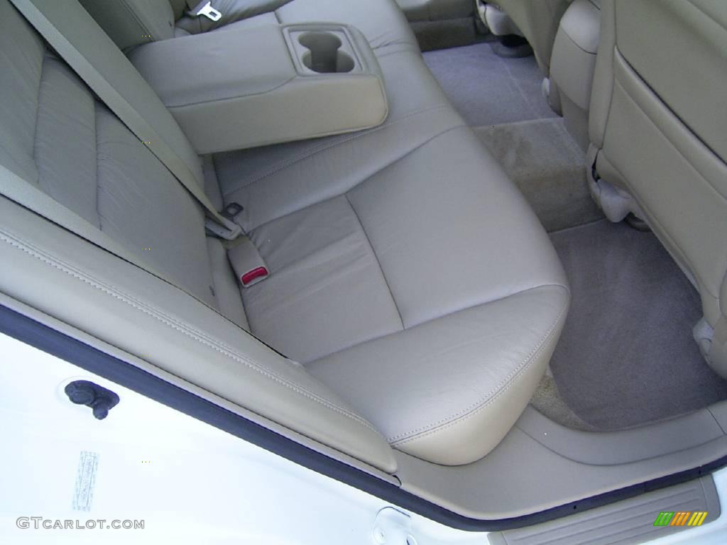 2007 Accord EX-L V6 Sedan - Taffeta White / Ivory photo #15
