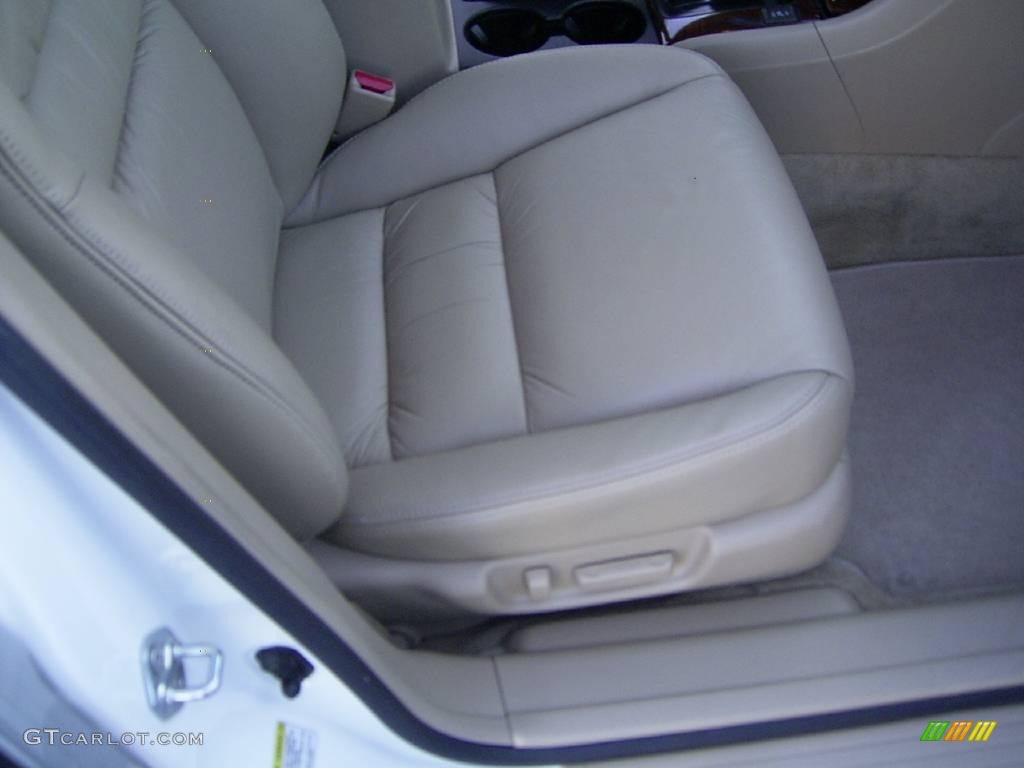 2007 Accord EX-L V6 Sedan - Taffeta White / Ivory photo #16