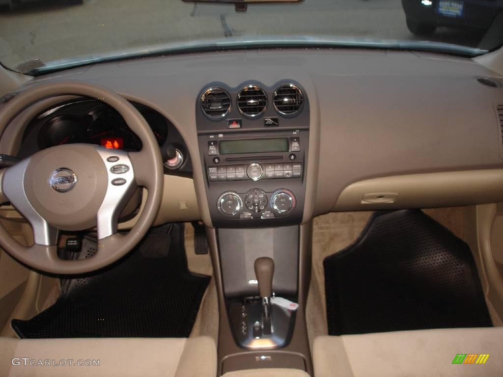 2009 Altima 2.5 S - Winter Frost Pearl / Blond photo #11