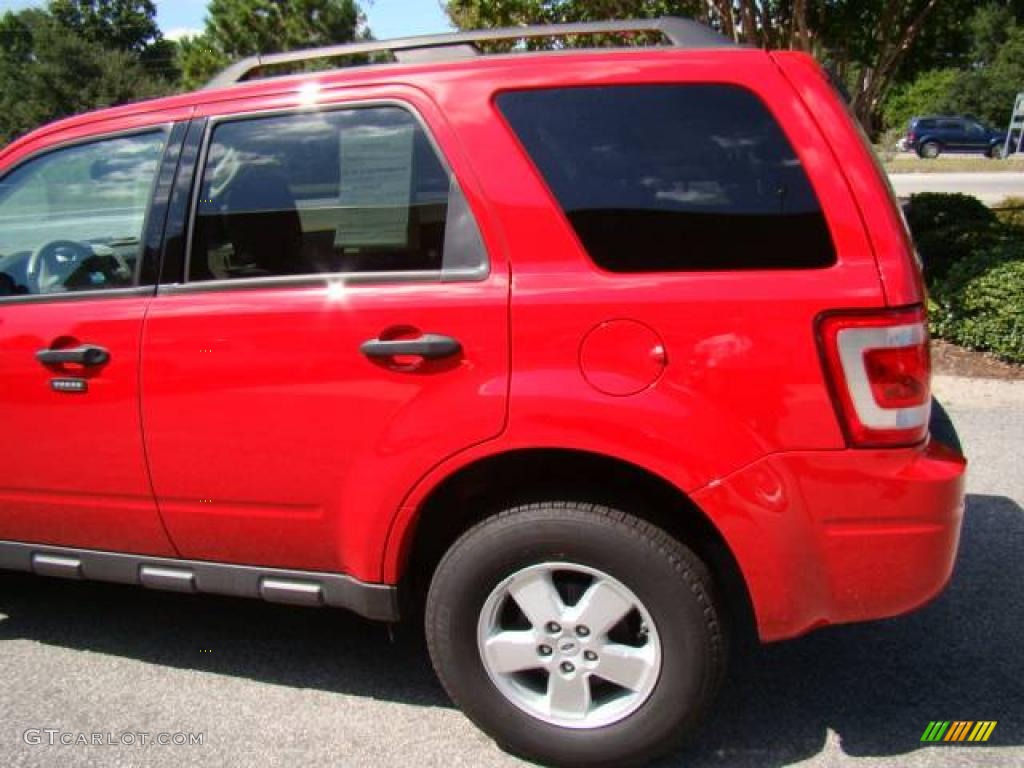 2009 Escape XLT V6 - Torch Red / Charcoal photo #24