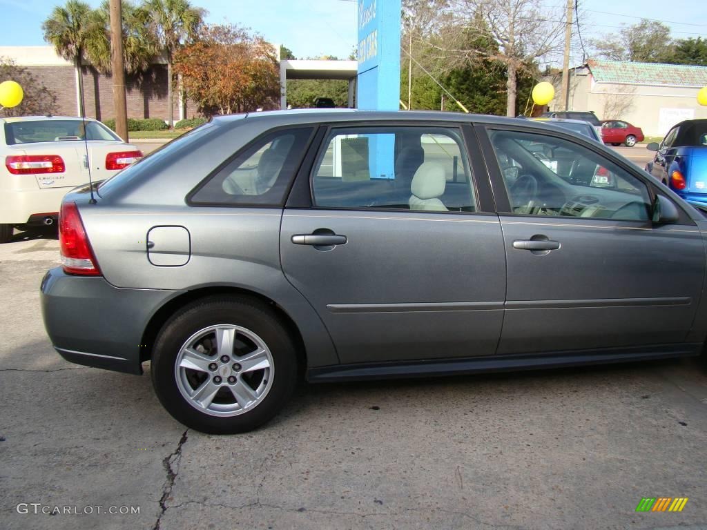 2004 Malibu Maxx LS Wagon - Medium Gray Metallic / Gray photo #28