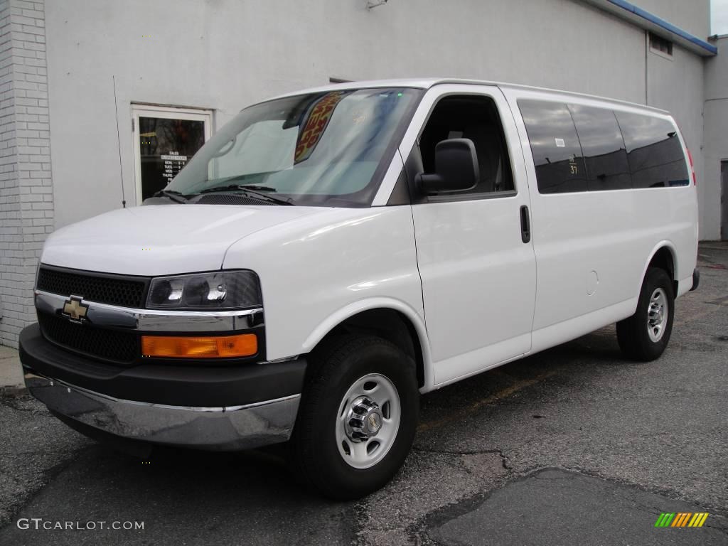 Summit White Chevrolet Express