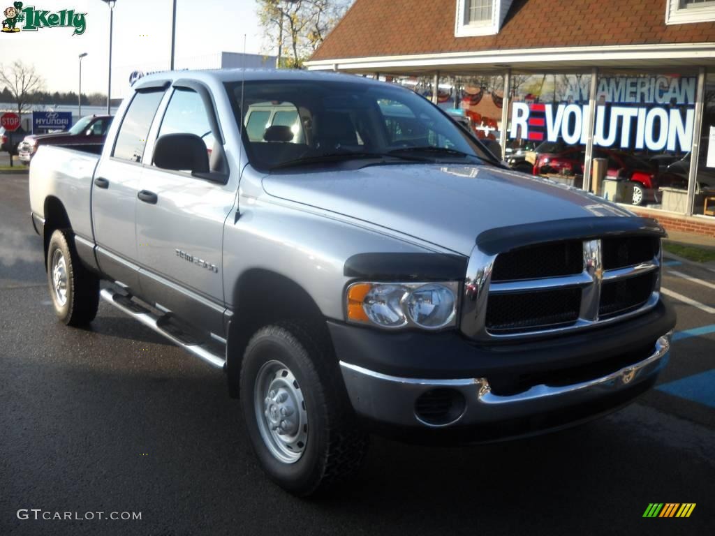 2005 Ram 2500 ST Quad Cab 4x4 - Bright Silver Metallic / Dark Slate Gray photo #16