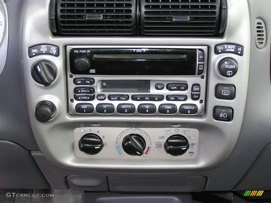 2002 Explorer Sport 4x4 - Black Clearcoat / Graphite photo #11