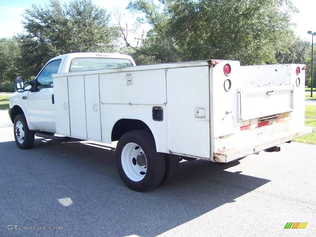 2004 F450 Super Duty XL Regular Cab 4x4 Chassis Utility - Oxford White / Medium Flint photo #11