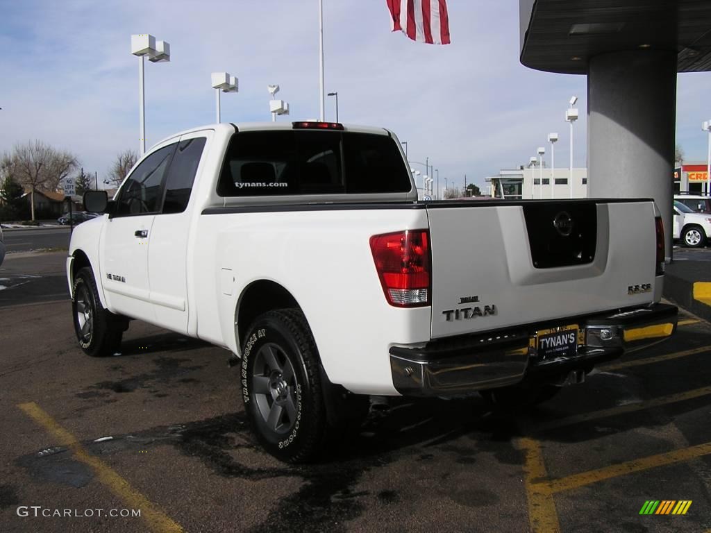 2005 Titan SE King Cab 4x4 - White / Steel photo #4