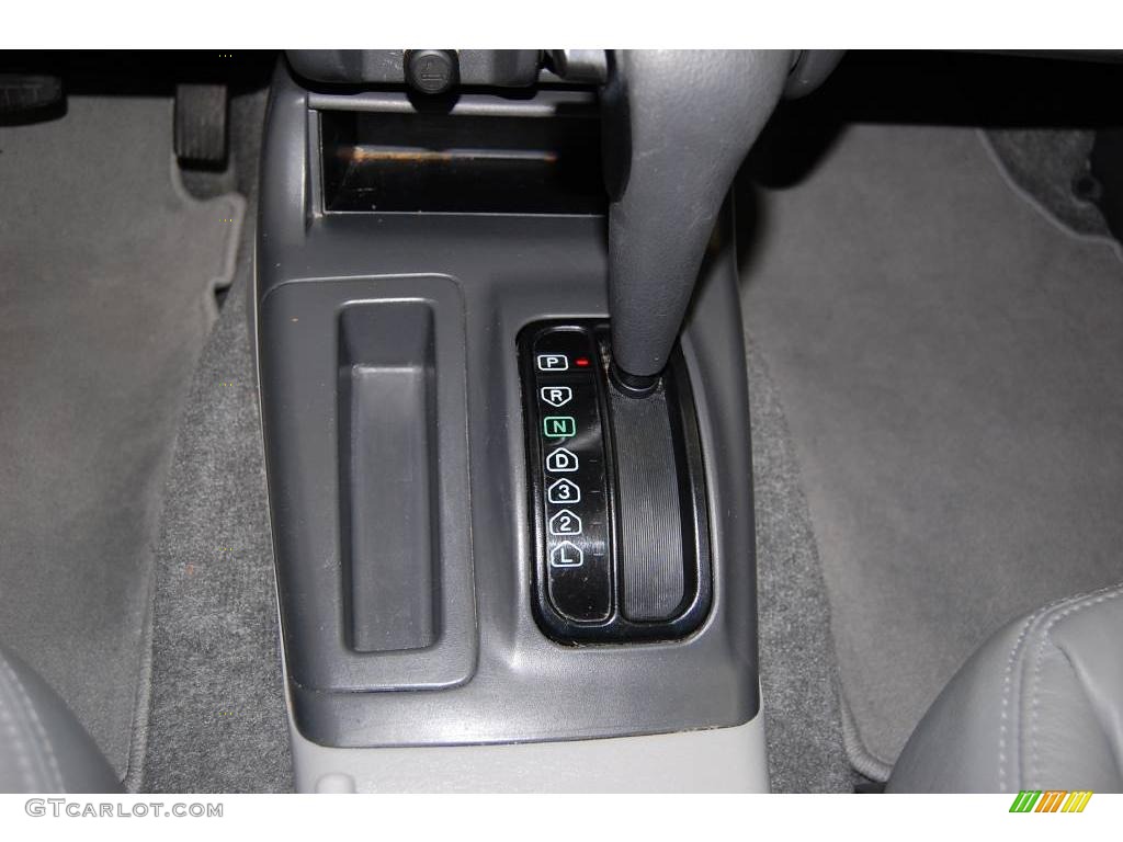 2003 Montero Sport Limited - Summit White / Gray photo #29