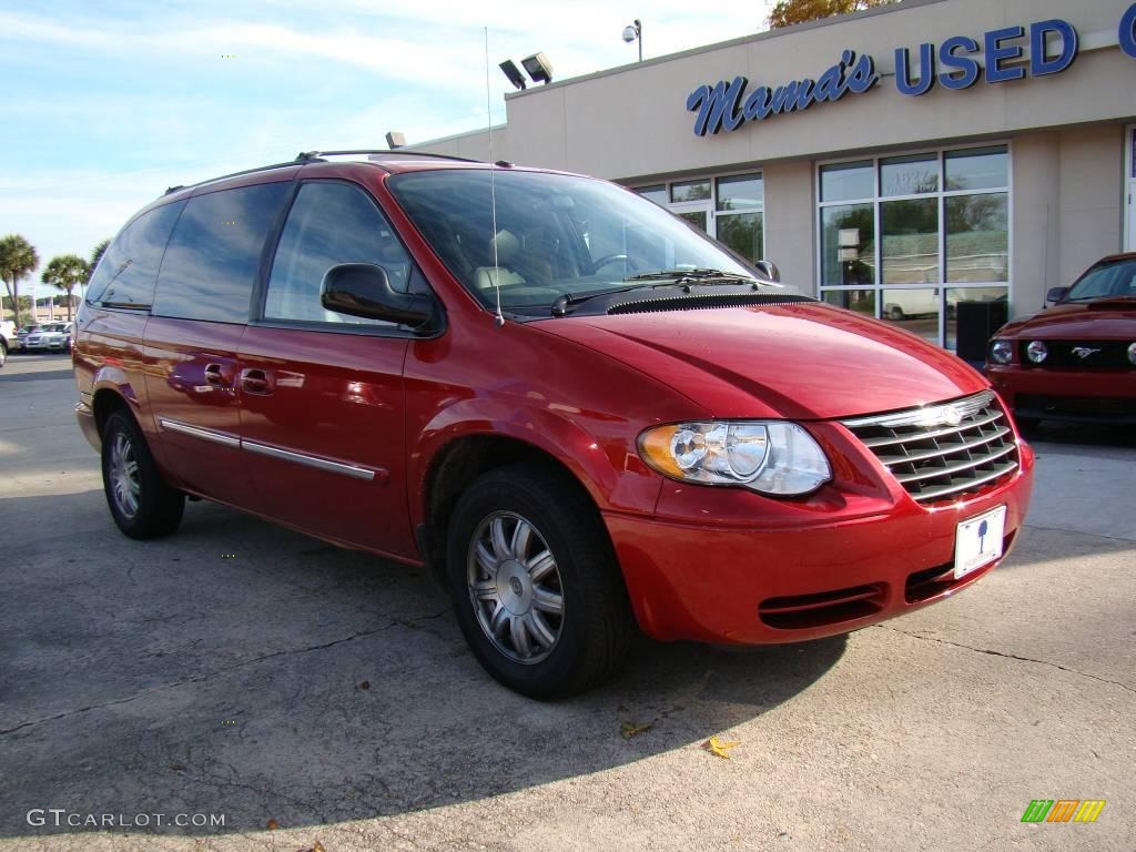 2006 Town & Country Touring - Inferno Red Pearl / Medium Slate Gray photo #2