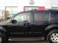 Super Black - Pathfinder SE 4x4 Photo No. 20