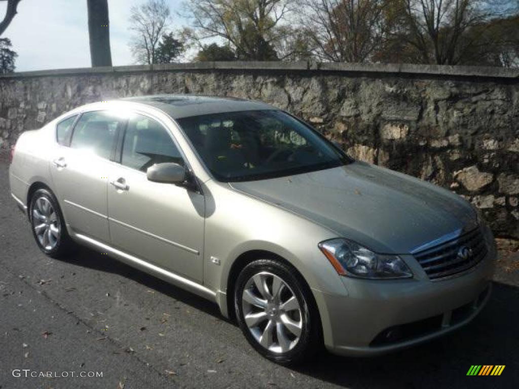 Serengeti Sand Metallic Infiniti M