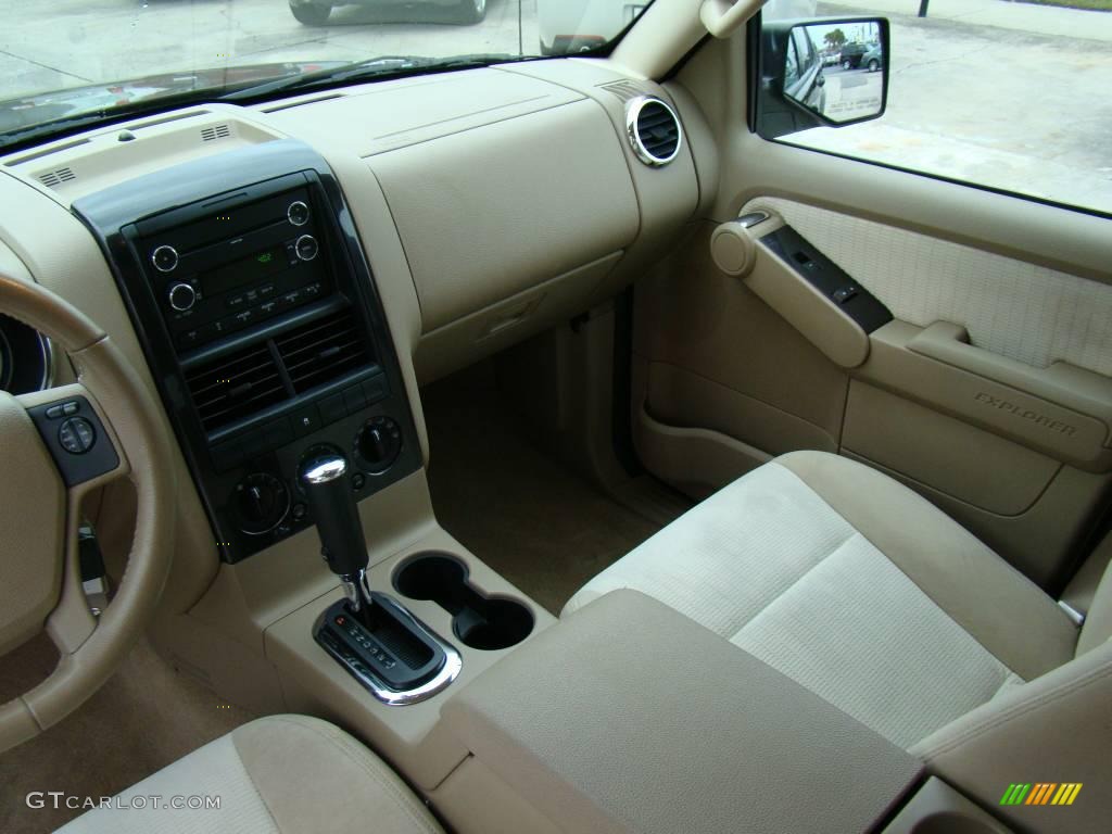 2008 Explorer XLT - Black / Camel photo #18