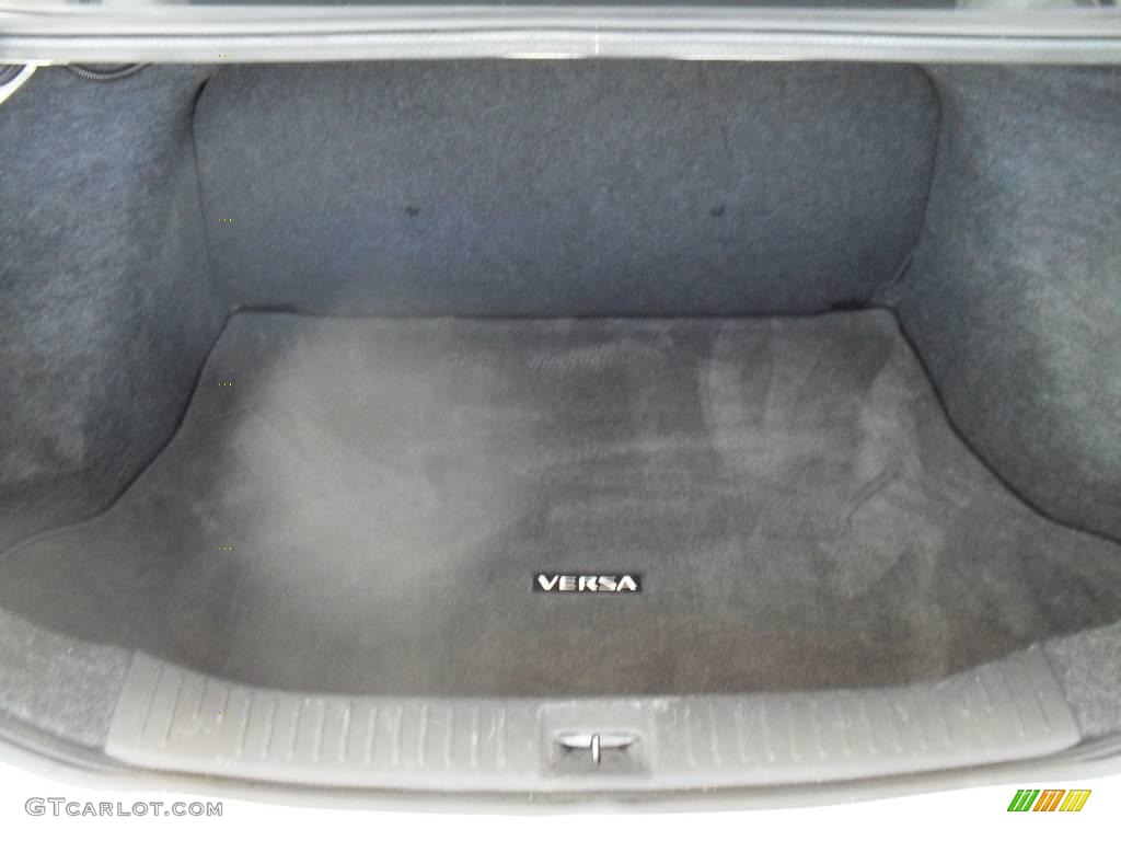 2008 Versa 1.8 S Sedan - Fresh Powder White / Charcoal photo #35