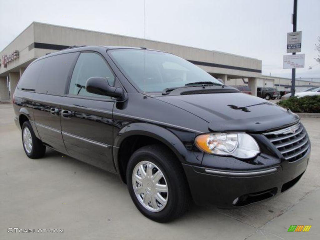 2007 Town & Country Limited - Brilliant Black Crystal Pearl / Medium Slate Gray photo #1
