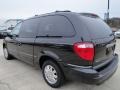 2007 Brilliant Black Crystal Pearl Chrysler Town & Country Limited  photo #5