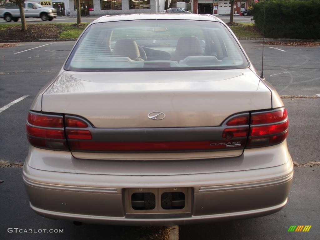 1998 Cutlass GL - Light Sandrift Metallic / Neutral photo #5