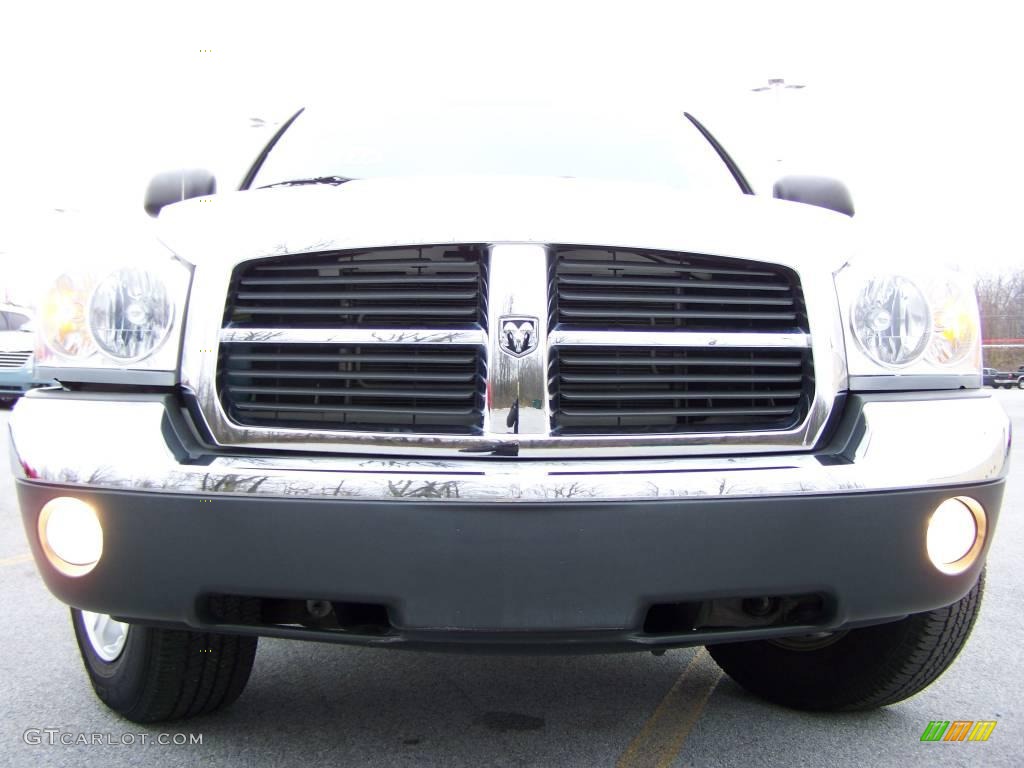 2005 Dakota SLT Quad Cab - Bright White / Medium Slate Gray photo #3