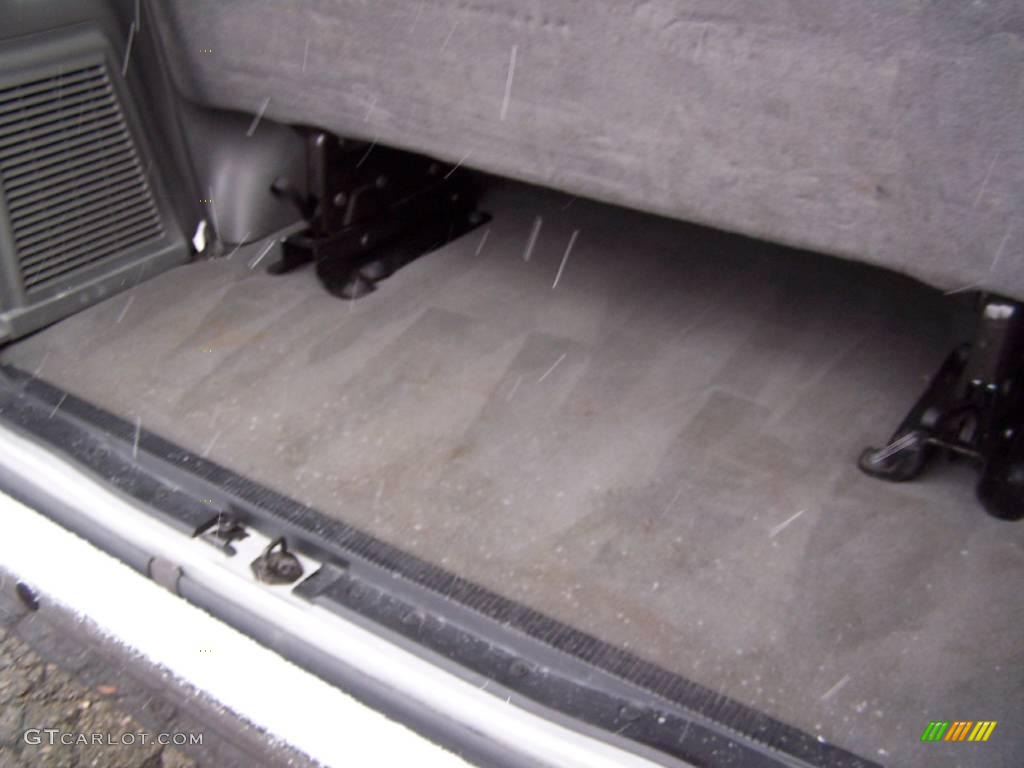2009 E Series Van E350 Super Duty XLT Passenger - Brilliant Silver Metallic / Medium Flint photo #5