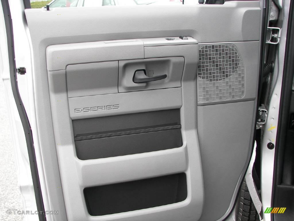 2009 E Series Van E350 Super Duty XLT Passenger - Brilliant Silver Metallic / Medium Flint photo #9