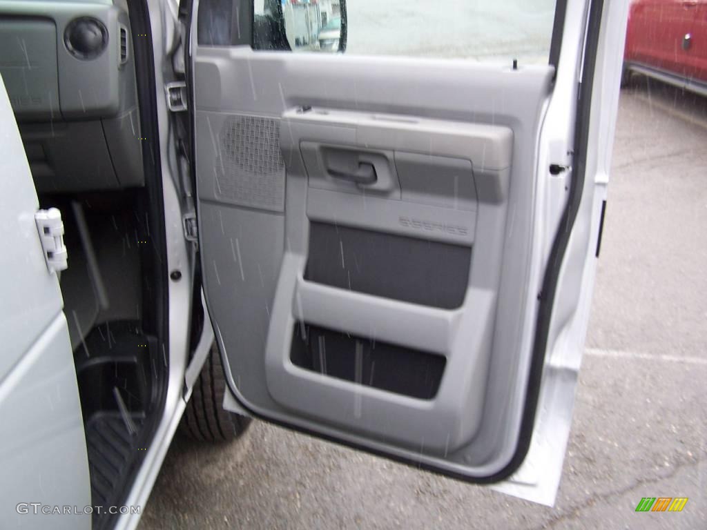 2009 E Series Van E350 Super Duty XLT Passenger - Brilliant Silver Metallic / Medium Flint photo #24