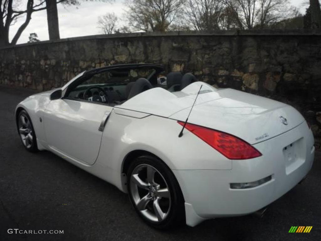 2009 350Z Touring Roadster - Moonlight White / Charcoal Leather photo #4