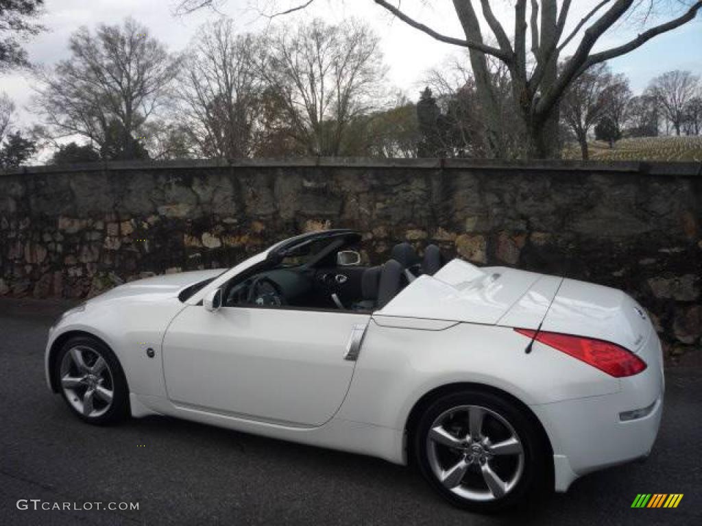 2009 350Z Touring Roadster - Moonlight White / Charcoal Leather photo #14