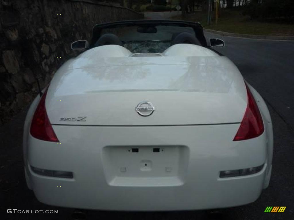 2009 350Z Touring Roadster - Moonlight White / Charcoal Leather photo #16