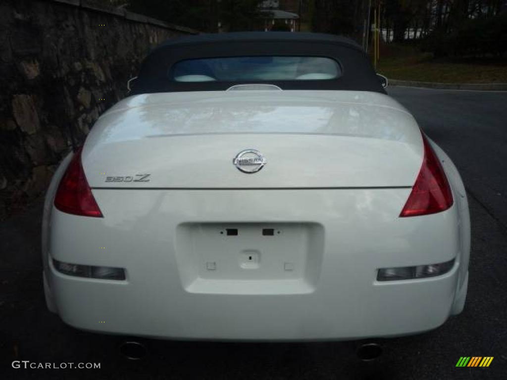 2009 350Z Touring Roadster - Moonlight White / Charcoal Leather photo #17