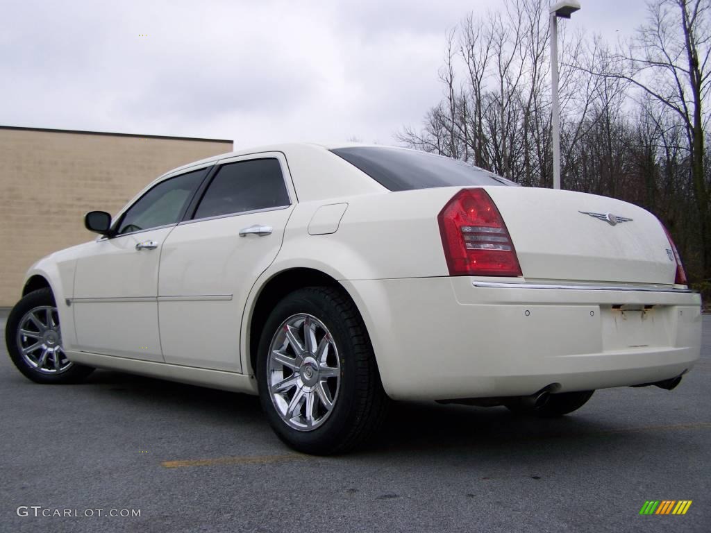 2005 300 C HEMI - Cool Vanilla / Dark Slate Gray/Light Graystone photo #4