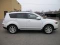 Diamond White Pearl - Outlander SE 4WD Photo No. 6
