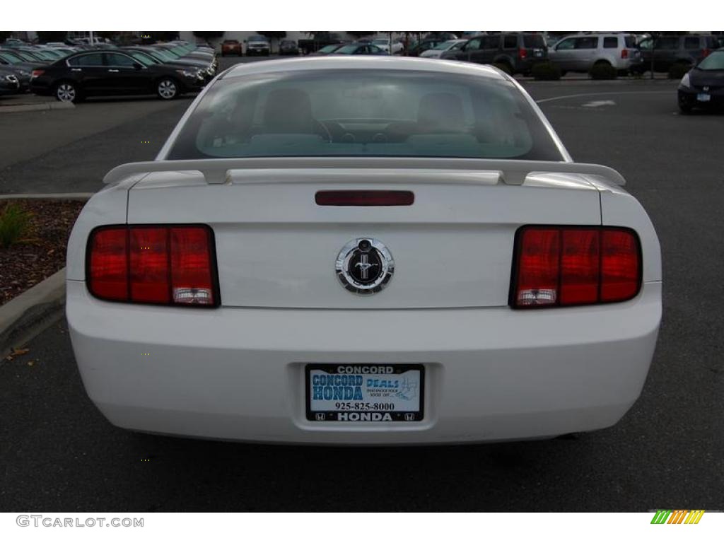 2006 Mustang V6 Deluxe Coupe - Performance White / Light Graphite photo #4