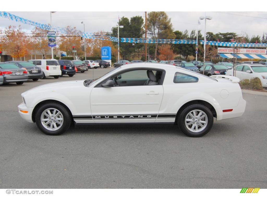 2006 Mustang V6 Deluxe Coupe - Performance White / Light Graphite photo #6