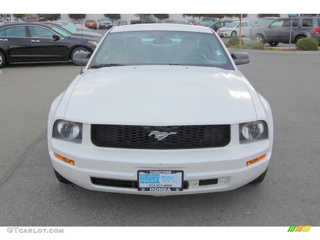 2006 Mustang V6 Deluxe Coupe - Performance White / Light Graphite photo #8