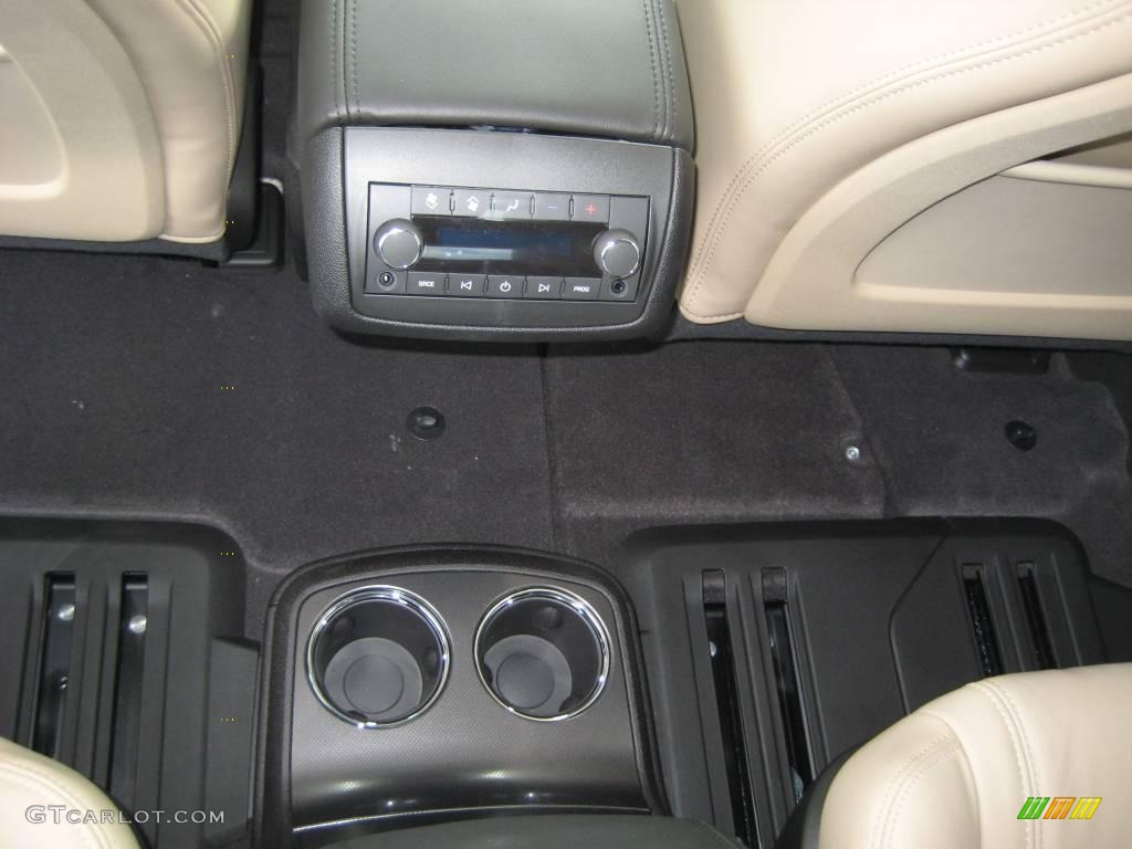 2010 Traverse LTZ - Black Granite Metallic / Cashmere photo #11