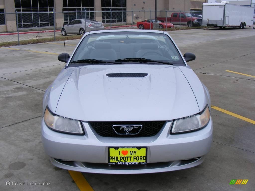 2000 Mustang V6 Convertible - Silver Metallic / Dark Charcoal photo #8