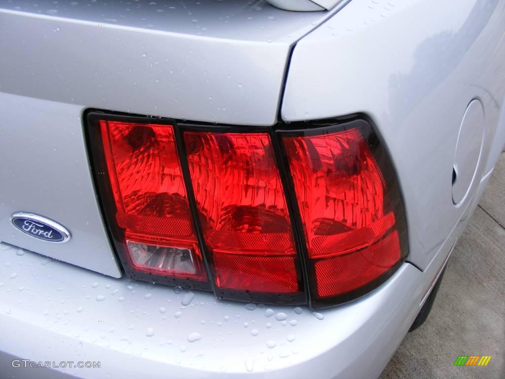 2000 Mustang V6 Convertible - Silver Metallic / Dark Charcoal photo #20