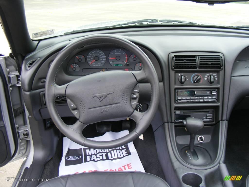 2000 Mustang V6 Convertible - Silver Metallic / Dark Charcoal photo #36