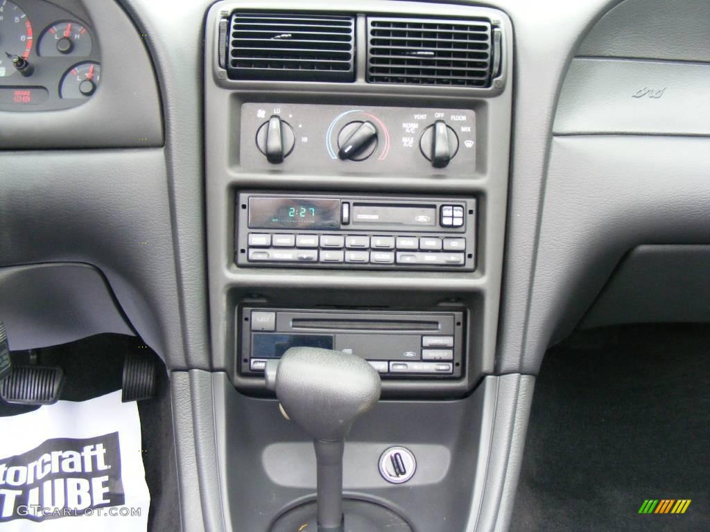 2000 Mustang V6 Convertible - Silver Metallic / Dark Charcoal photo #37