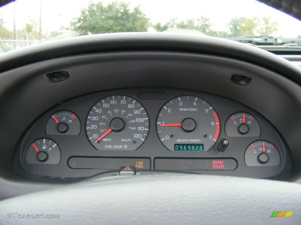 2000 Mustang V6 Convertible - Silver Metallic / Dark Charcoal photo #43