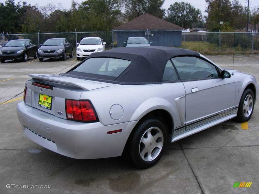 2000 Mustang V6 Convertible - Silver Metallic / Dark Charcoal photo #47