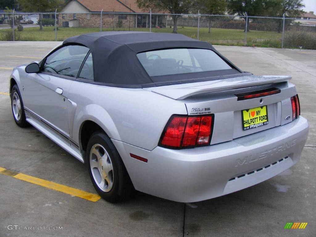 2000 Mustang V6 Convertible - Silver Metallic / Dark Charcoal photo #48