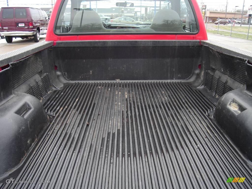 2000 F250 Super Duty XL Regular Cab 4x4 - Red / Medium Graphite photo #16