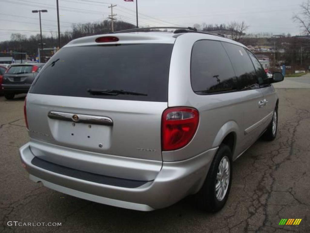 2007 Town & Country Touring - Bright Silver Metallic / Medium Slate Gray photo #4