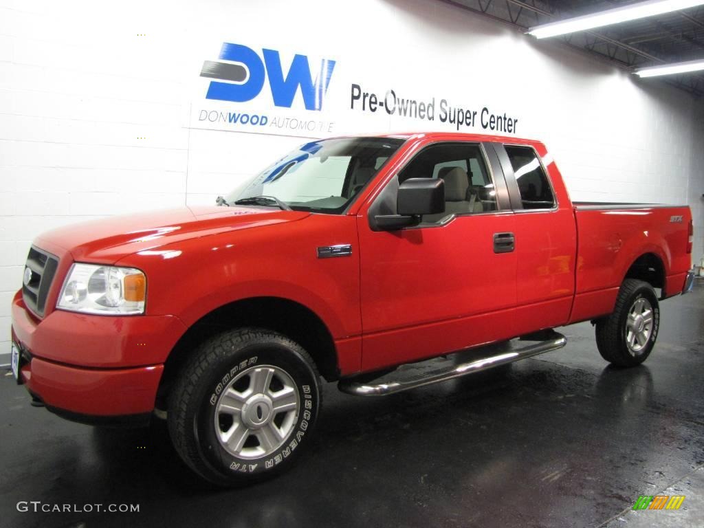 2005 F150 STX SuperCab 4x4 - Bright Red / Medium Flint Grey photo #2