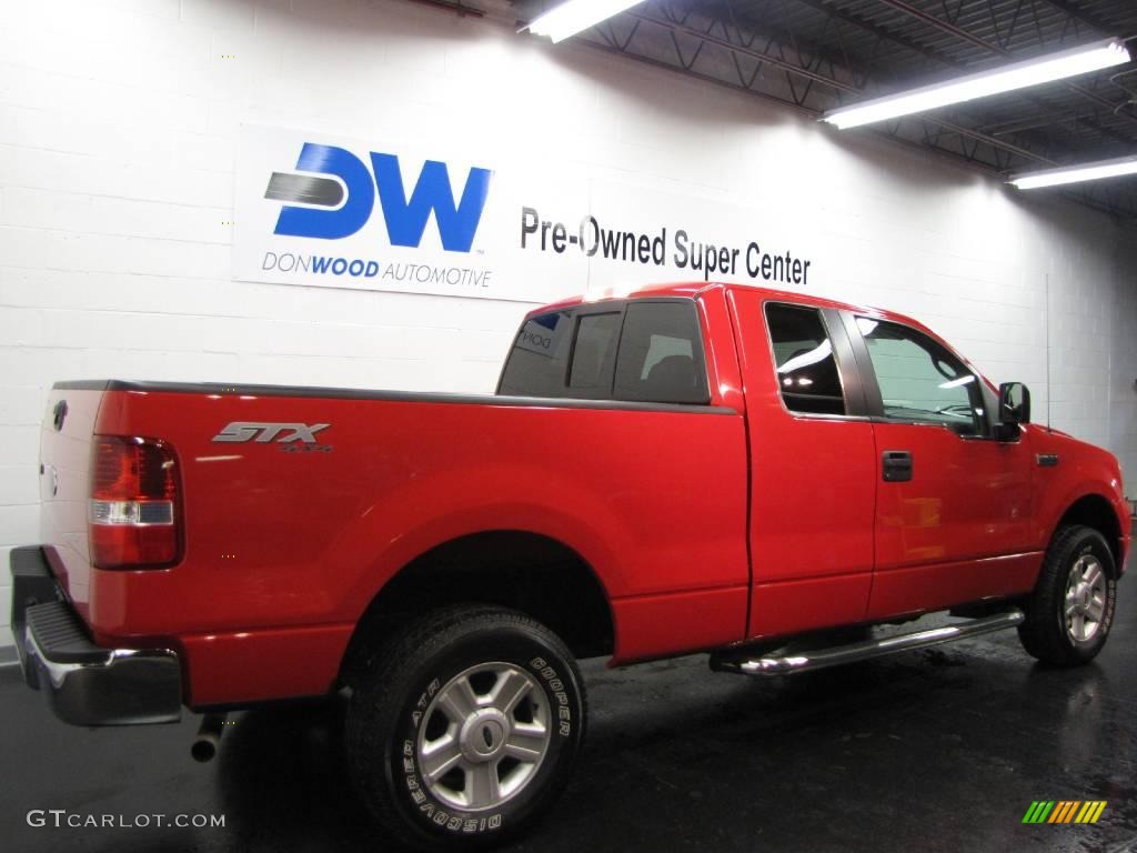 2005 F150 STX SuperCab 4x4 - Bright Red / Medium Flint Grey photo #4