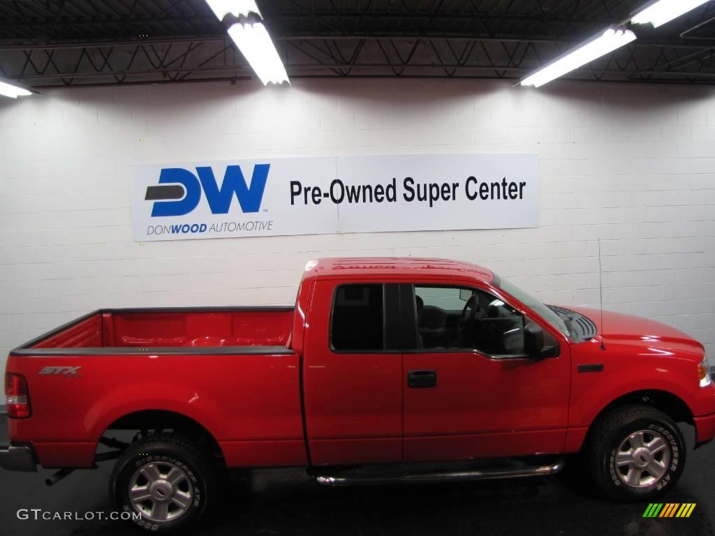 2005 F150 STX SuperCab 4x4 - Bright Red / Medium Flint Grey photo #5