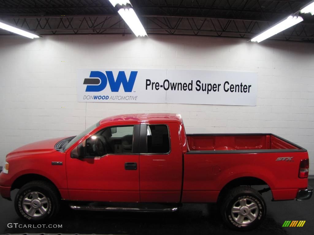 2005 F150 STX SuperCab 4x4 - Bright Red / Medium Flint Grey photo #6