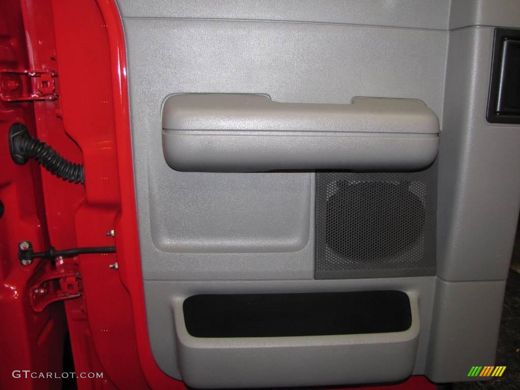 2005 F150 STX SuperCab 4x4 - Bright Red / Medium Flint Grey photo #17