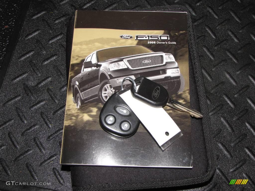 2005 F150 STX SuperCab 4x4 - Bright Red / Medium Flint Grey photo #20