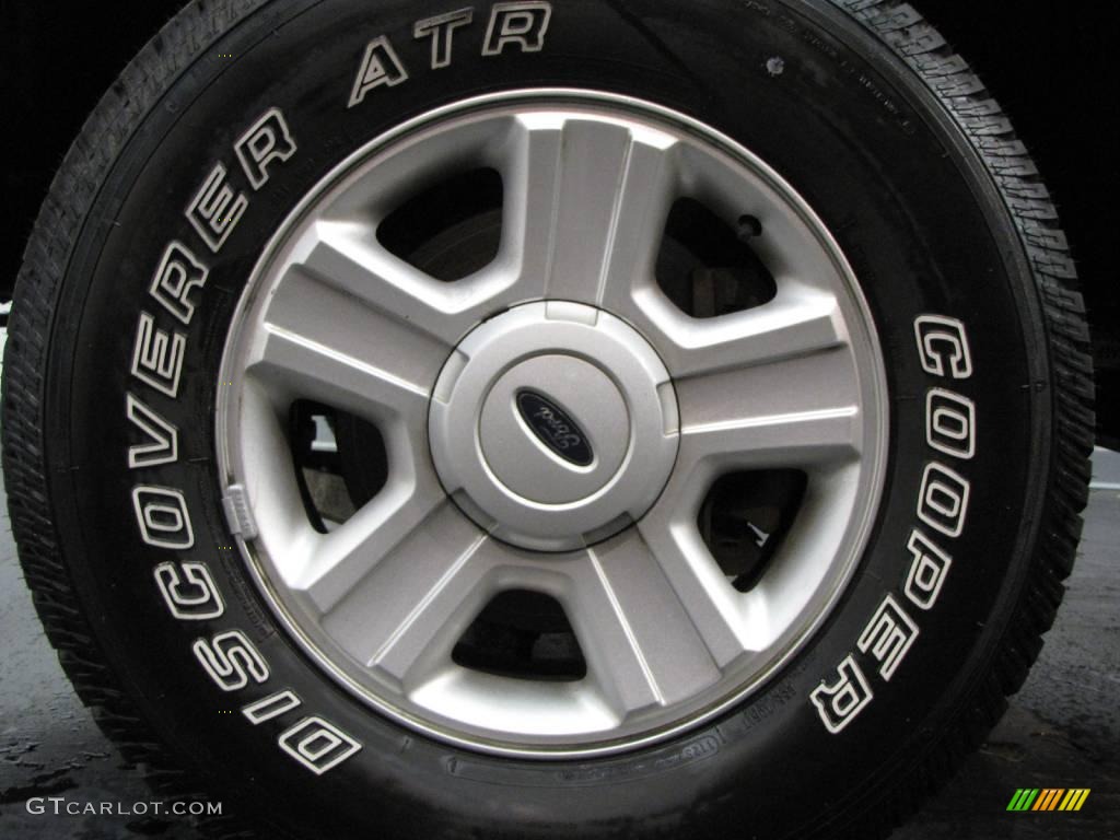 2005 F150 STX SuperCab 4x4 - Bright Red / Medium Flint Grey photo #21